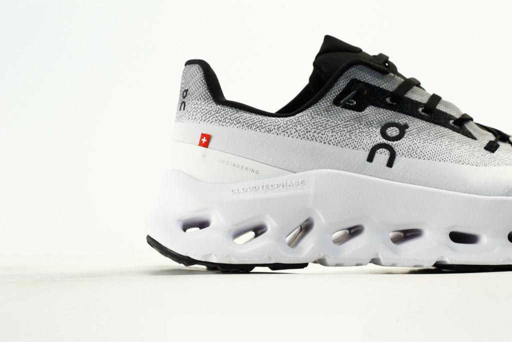 On Cloud Black/White Shoes
