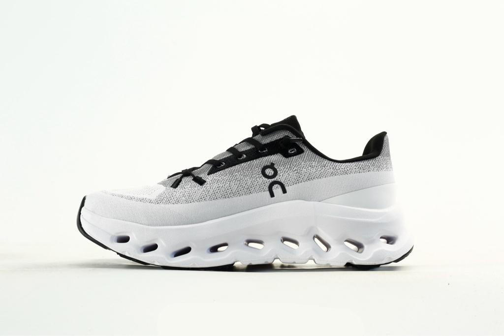On Cloud Black/White Shoes