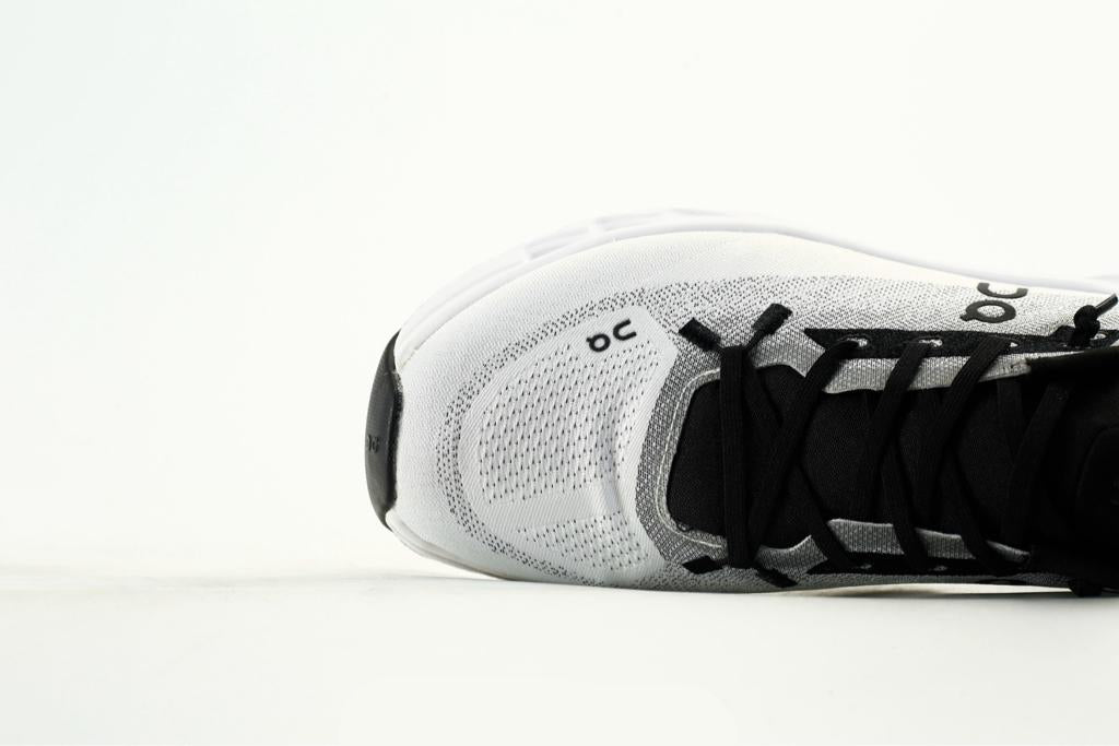 On Cloud Black/White Shoes