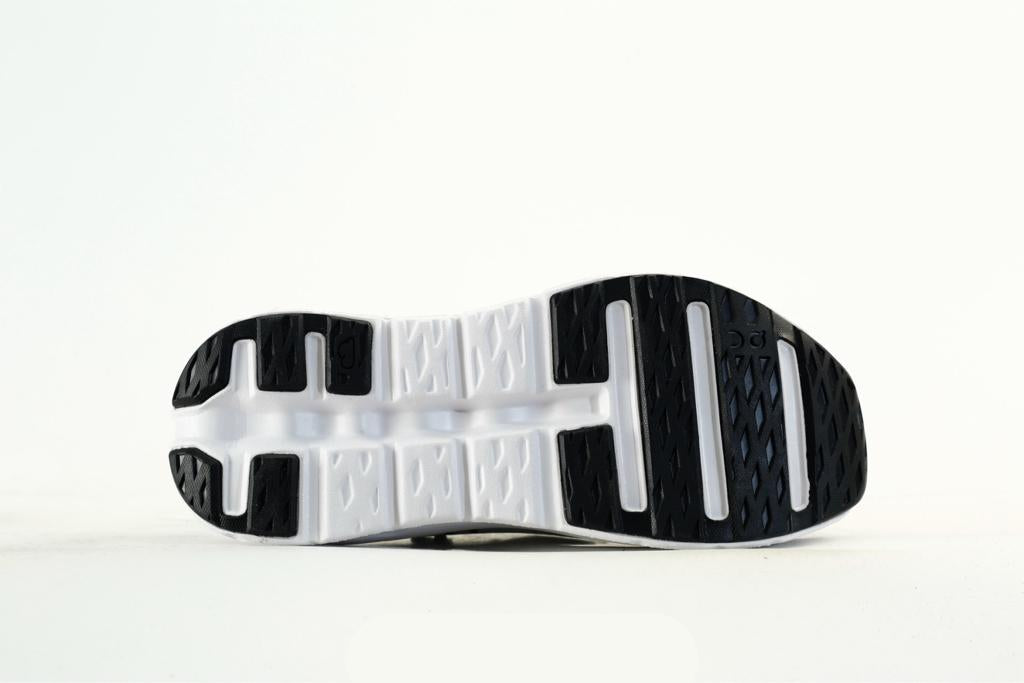 On Cloud Black/White Shoes