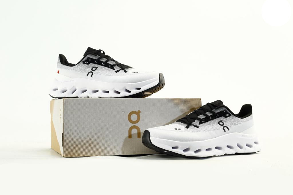 On Cloud Black/White Shoes